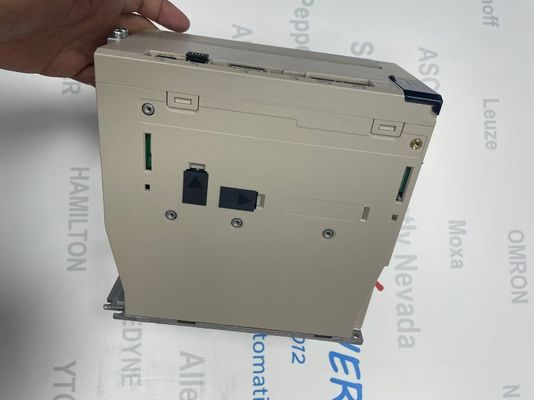 M12 구조형 Yaskawa SGD7S-180A30B202 첨단 기능과 ≤ 0.7W 전력 분해와 함께 아날로그 제어