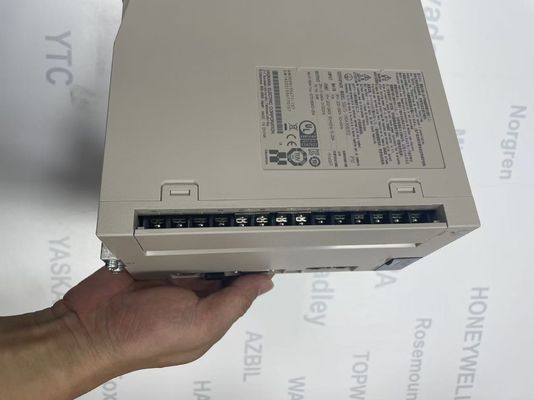 M12 구조형 Yaskawa SGD7S-180A30B202 첨단 기능과 ≤ 0.7W 전력 분해와 함께 아날로그 제어