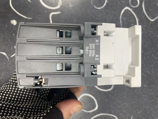 ABB AX40-30-10-81 압력 범위 0-8 바에 대한 접촉기