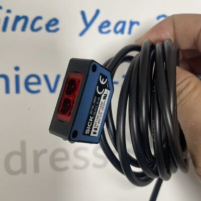 SICK WT100-2P1439는 초소형 광전기 센서입니다.